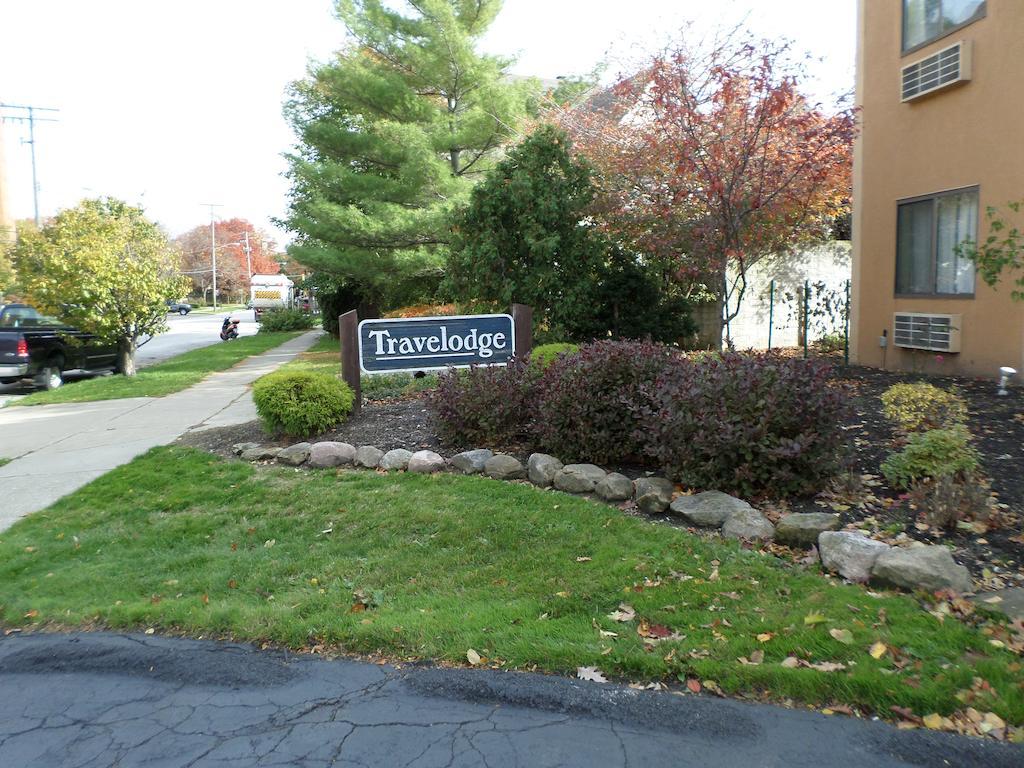 Travelodge By Wyndham Cleveland Lakewood Exterior photo