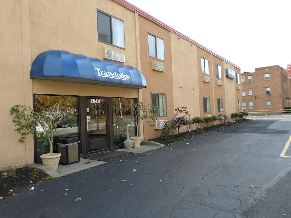 Travelodge By Wyndham Cleveland Lakewood Exterior photo